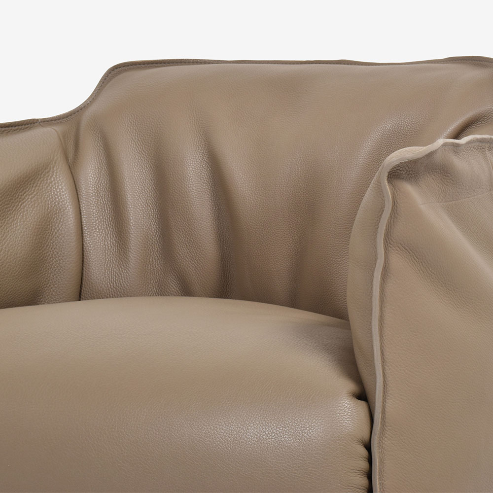 PoltronaFrau（ポルトローナ・フラウ）アームチェア「アーチボルドグランコンフォート」革オリーチェ色 #Orice【お手入れキットの特典付き】