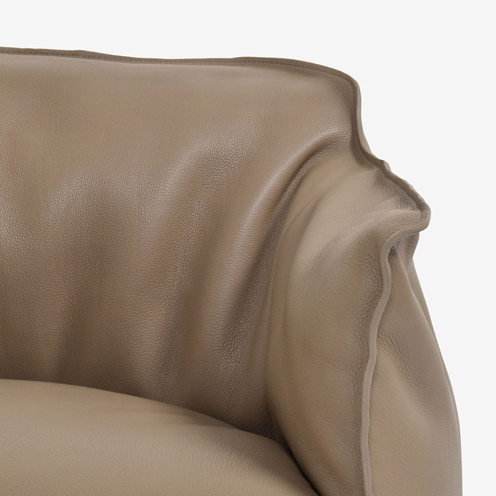 PoltronaFrau（ポルトローナ・フラウ）アームチェア「アーチボルドグランコンフォート」革オリーチェ色 #Orice【お手入れキットの特典付き】