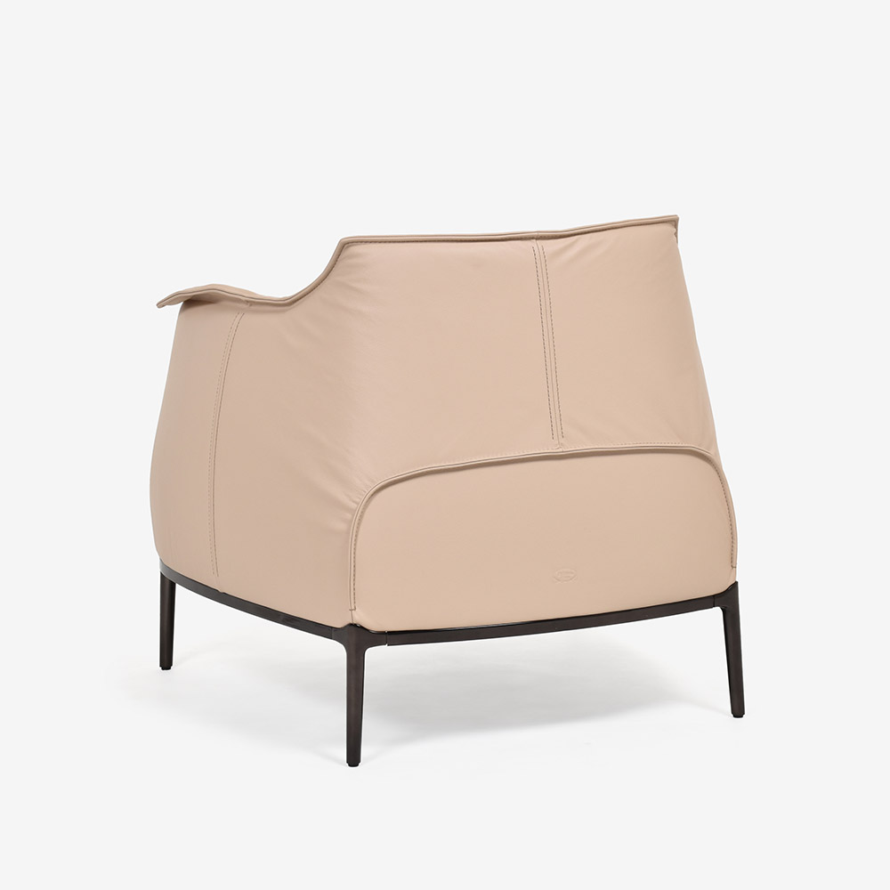 PoltronaFrau（ポルトローナ・フラウ）アームチェア「アーチボルド」革ベージュ色 #SC42Maquillage【お手入れキットの特典付き】