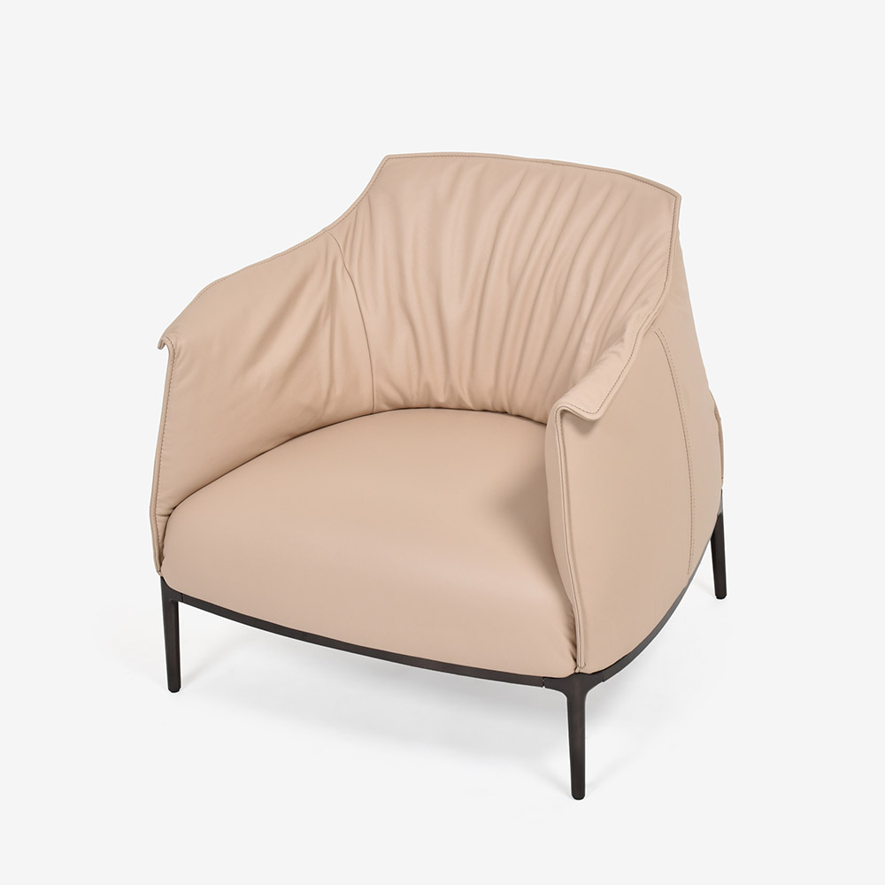 PoltronaFrau（ポルトローナ・フラウ）アームチェア「アーチボルド」革ベージュ色 #SC42Maquillage【お手入れキットの特典付き】