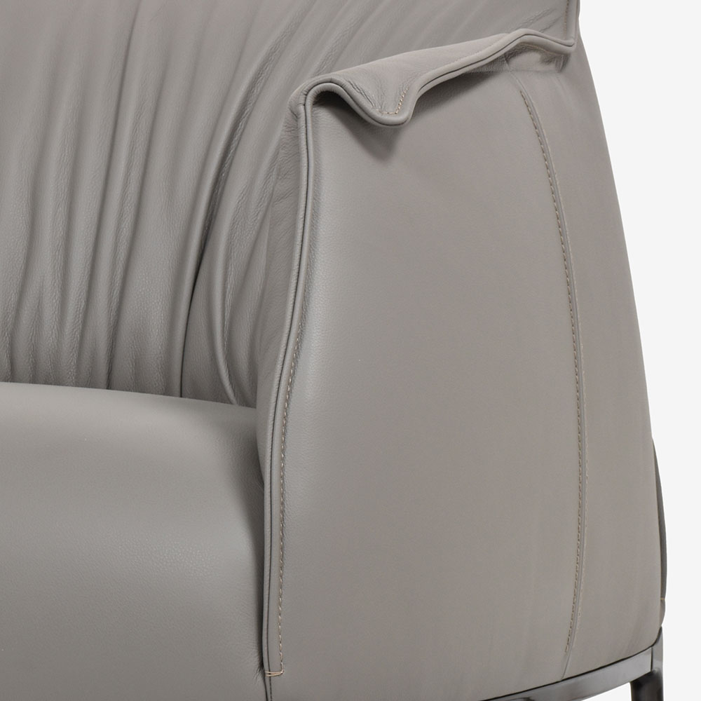 PoltronaFrau（ポルトローナ・フラウ）アームチェア「アーチボルドラージ」革トープ色 #SC26Topo【お手入れキットの特典付き】