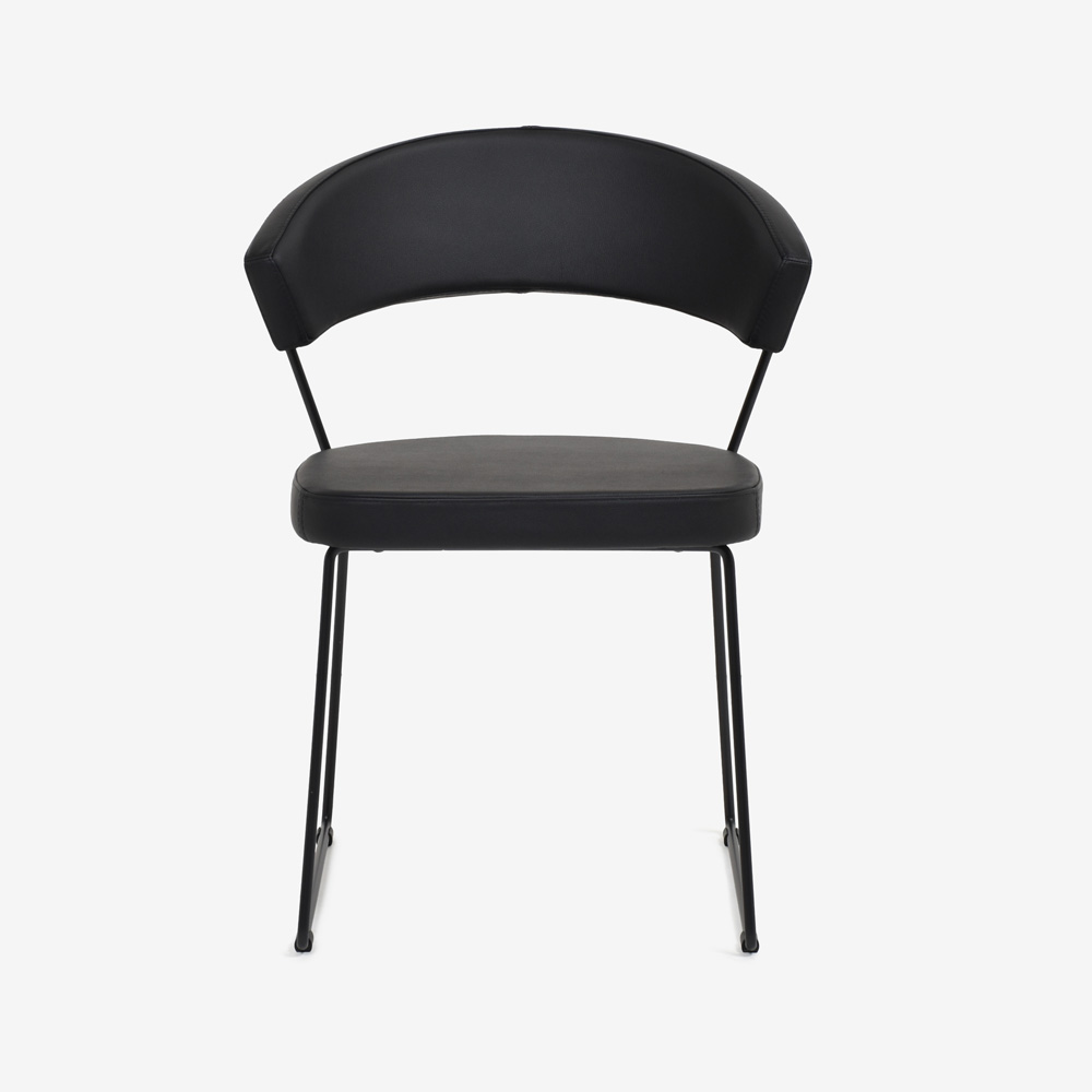 Calligaris（カリガリス）ダイニングチェア「New York CB1022」革ブラック/脚部マットブラック