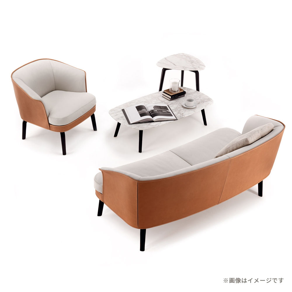 PoltronaFrau（ポルトローナ・フラウ）アームチェア「ニヴォラ」幅86cm 革スタッコ色/キャメル色【お手入れキットの特典付き】