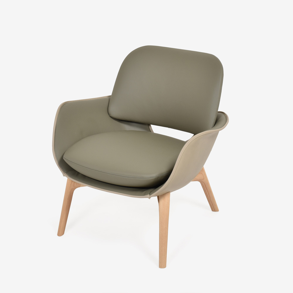 PoltronaFrau（ポルトローナ・フラウ）アームチェア「Martha マルタ」革ダーセナ#SC176/革コルダ#Corda 脚アッシュ材ナチュラル色【お手入れキットの特典付き】