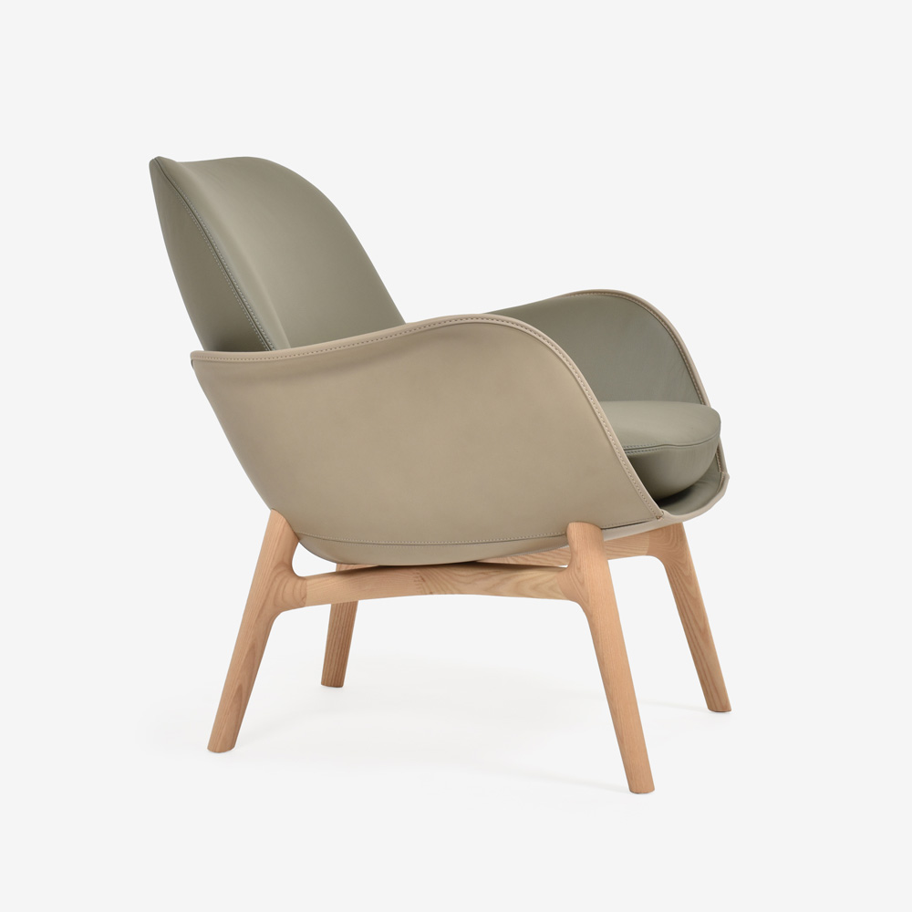 PoltronaFrau（ポルトローナ・フラウ）アームチェア「Martha マルタ」革ダーセナ#SC176/革コルダ#Corda 脚アッシュ材ナチュラル色【お手入れキットの特典付き】