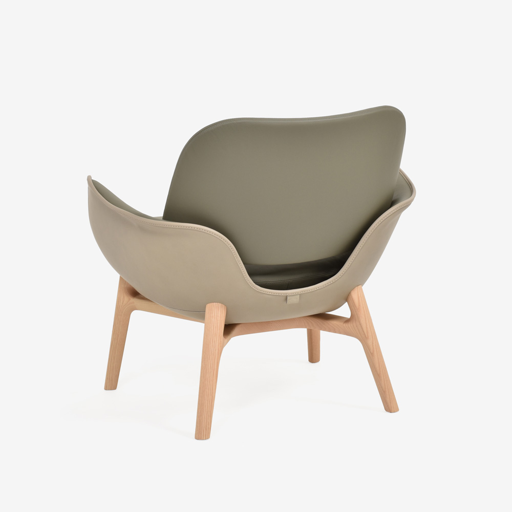 PoltronaFrau（ポルトローナ・フラウ）アームチェア「Martha マルタ」革ダーセナ#SC176/革コルダ#Corda 脚アッシュ材ナチュラル色【お手入れキットの特典付き】