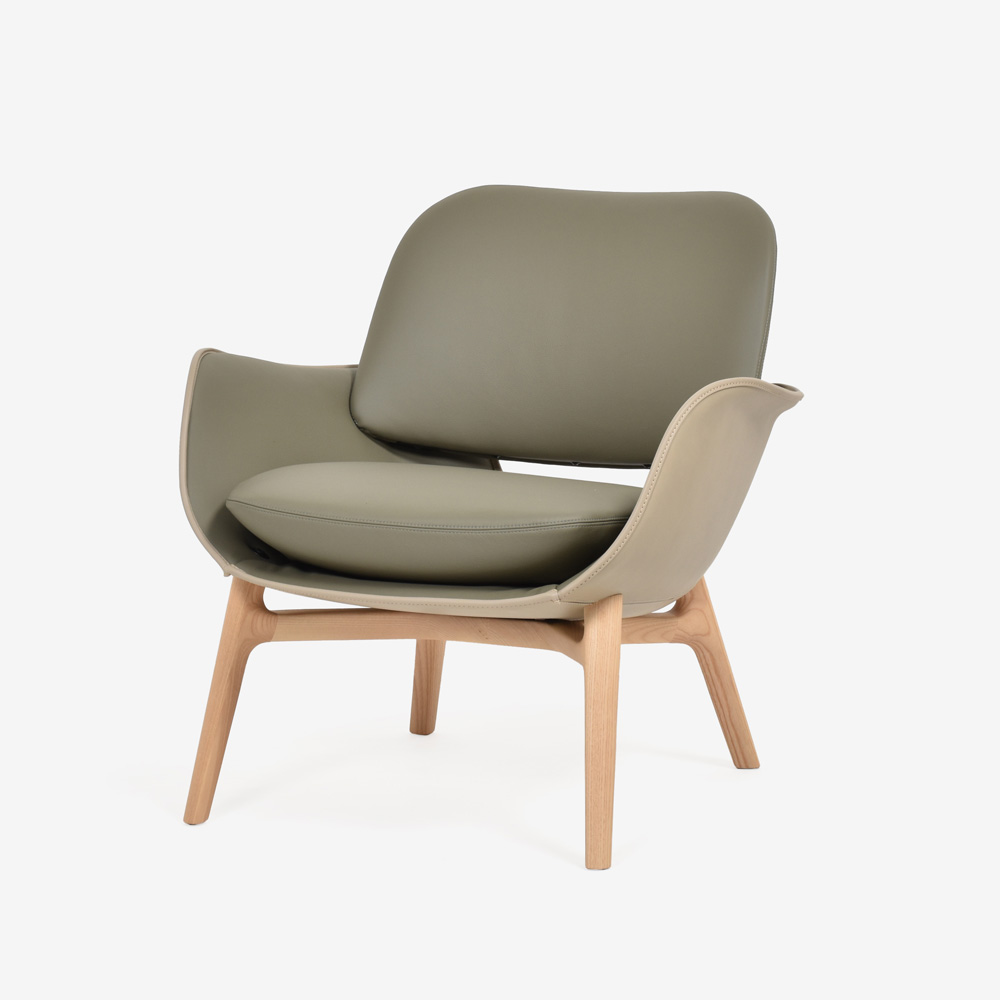 PoltronaFrau（ポルトローナ・フラウ）アームチェア「Martha マルタ」革ダーセナ#SC176/革コルダ#Corda 脚アッシュ材ナチュラル色【お手入れキットの特典付き】