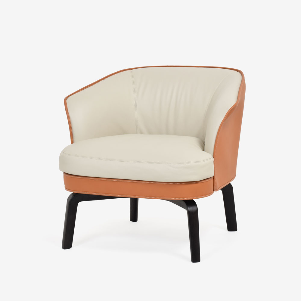 PoltronaFrau（ポルトローナ・フラウ）アームチェア「ニヴォラ」幅86cm 革スタッコ色/キャメル色【お手入れキットの特典付き】