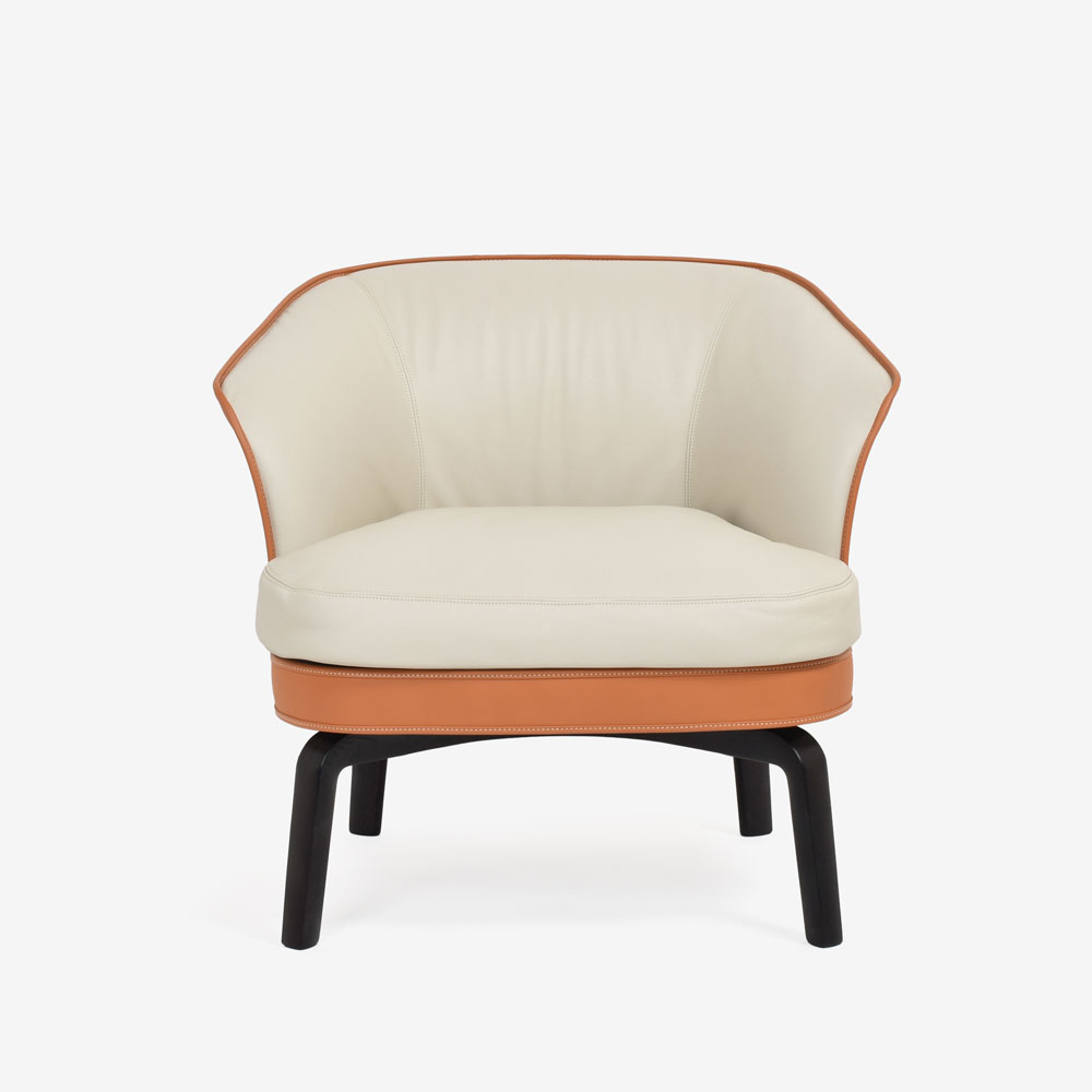 PoltronaFrau（ポルトローナ・フラウ）アームチェア「ニヴォラ」幅86cm 革スタッコ色/キャメル色【お手入れキットの特典付き】