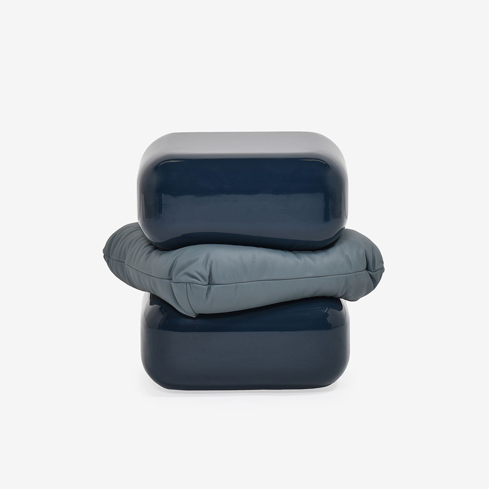 PoltronaFrau（ポルトローナ・フラウ）サイドテーブル「スクワッシュ」幅54cm 革スチールブルー色【次回入荷未定】