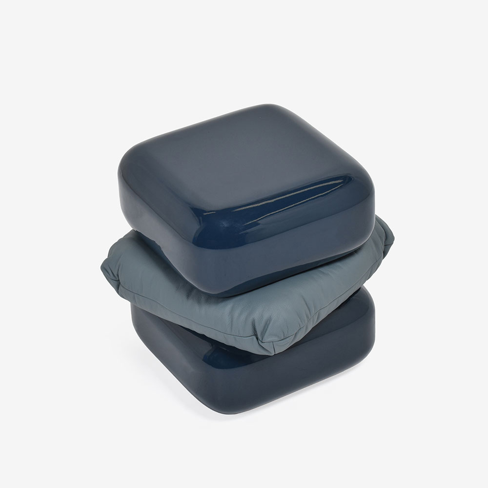 PoltronaFrau（ポルトローナ・フラウ）サイドテーブル「スクワッシュ」幅54cm 革スチールブルー色【次回入荷未定】