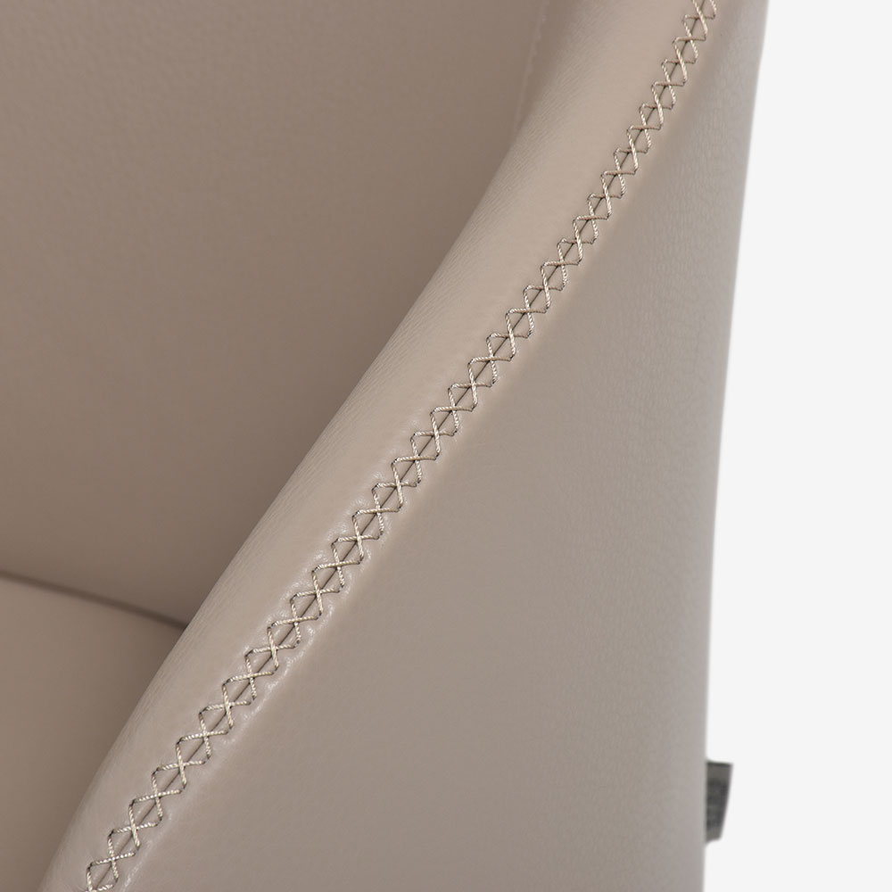 erba（エルバイタリア）ダイニングチェア「エモジオーネ2」肘付き 革#Cグレージュ色