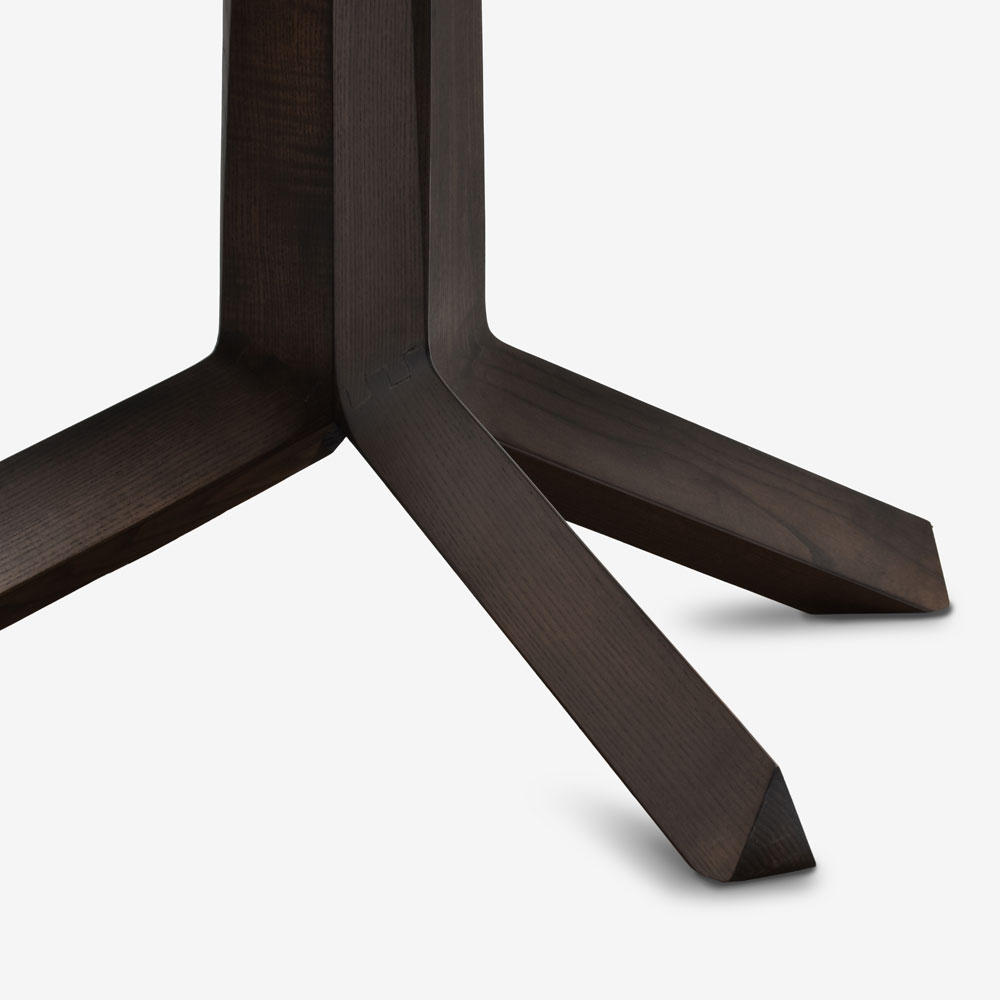 PoltronaFrau（ポルトローナ・フラウ）ダイニングテーブル 「オセロ」八角形 大理石アラベスカート 脚アッシュ材モカ色