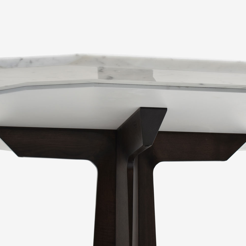 PoltronaFrau（ポルトローナ・フラウ）ダイニングテーブル 「オセロ」八角形 大理石アラベスカート 脚アッシュ材モカ色