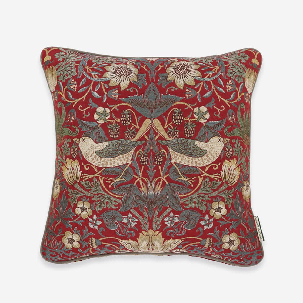 クッションカバー「いちご泥棒」レッド 45cm角 Morris Design Studio(モリス)