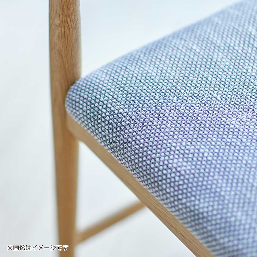 秋田木工 ダイニングチェア（肘付き）「AC-3」ナラ材ホワイトオーク色（艶消し） 座面 布サリダ3ベージュ色 背もたれ 籐張り【受注生産品】