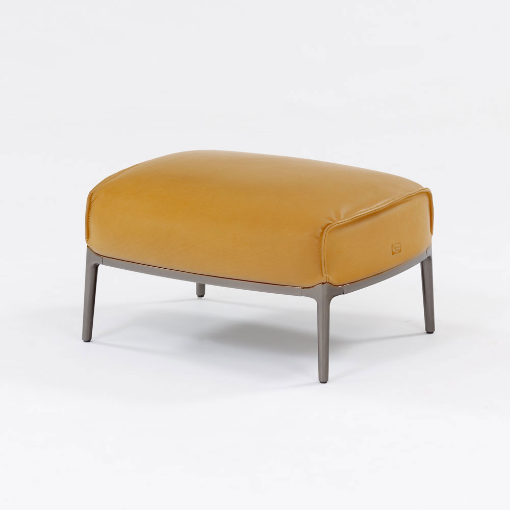 PoltronaFrau（ポルトローナ・フラウ）スツール「アーチボルド」革キャメル色