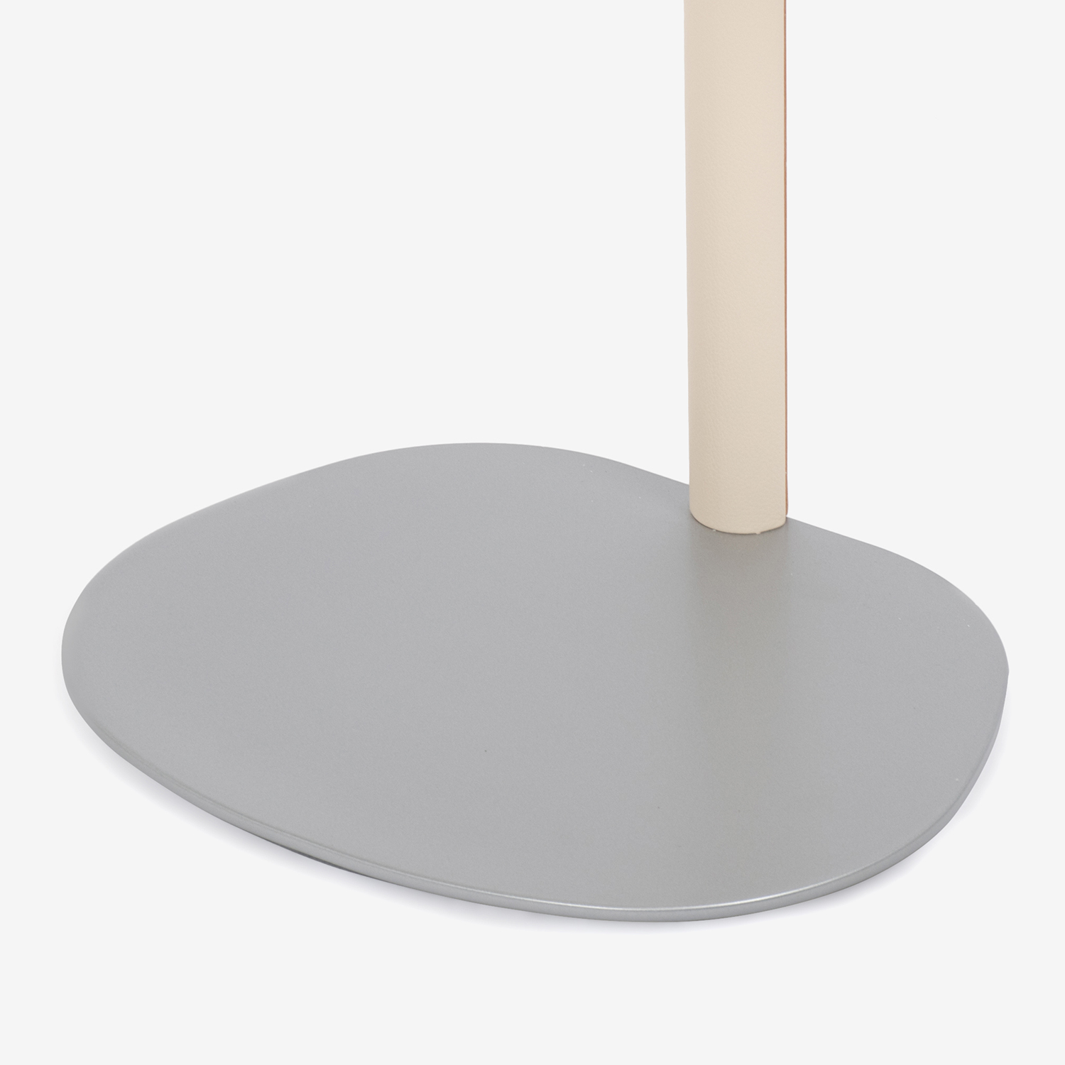 PoltronaFrau（ポルトローナ・フラウ）サイドテーブル「アサヤ」革 キャメル色【次回入荷未定】