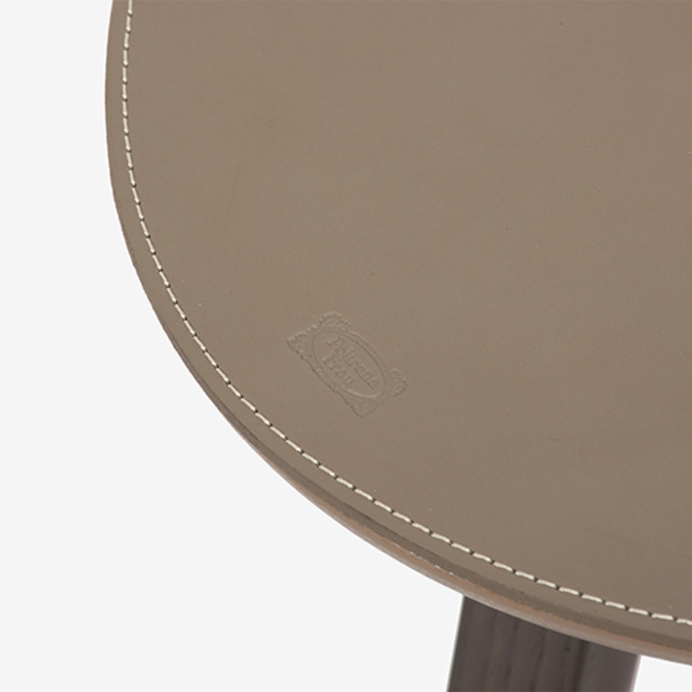 PoltronaFrau（ポルトローナ・フラウ）サイドテーブル楕円形「Fidelio フィデリオ」 アッシュ材モカ色 革トープ色