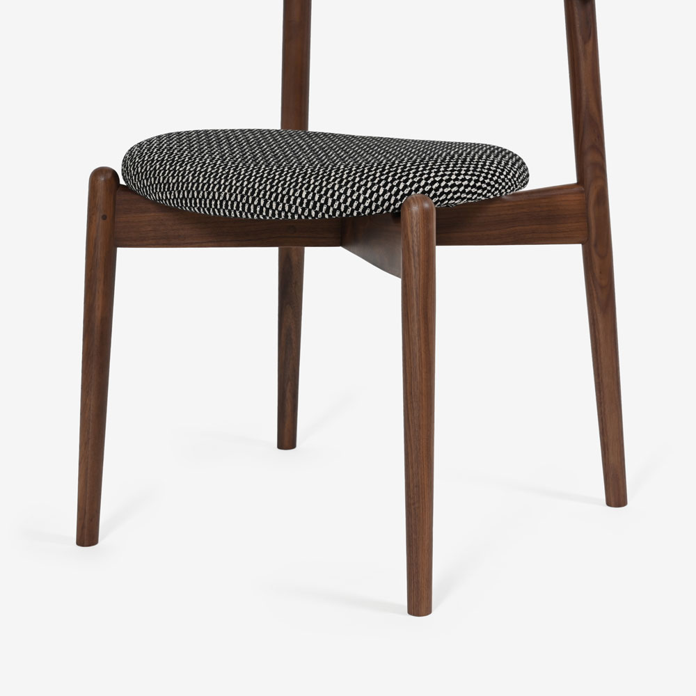 MASTERWAL（マスターウォール）ダイニングチェア「YU ユー UC2B-WN」半肘付き ウォールナット材 布#5 LABYRINTH3 FU121/ブラック【受注生産品】