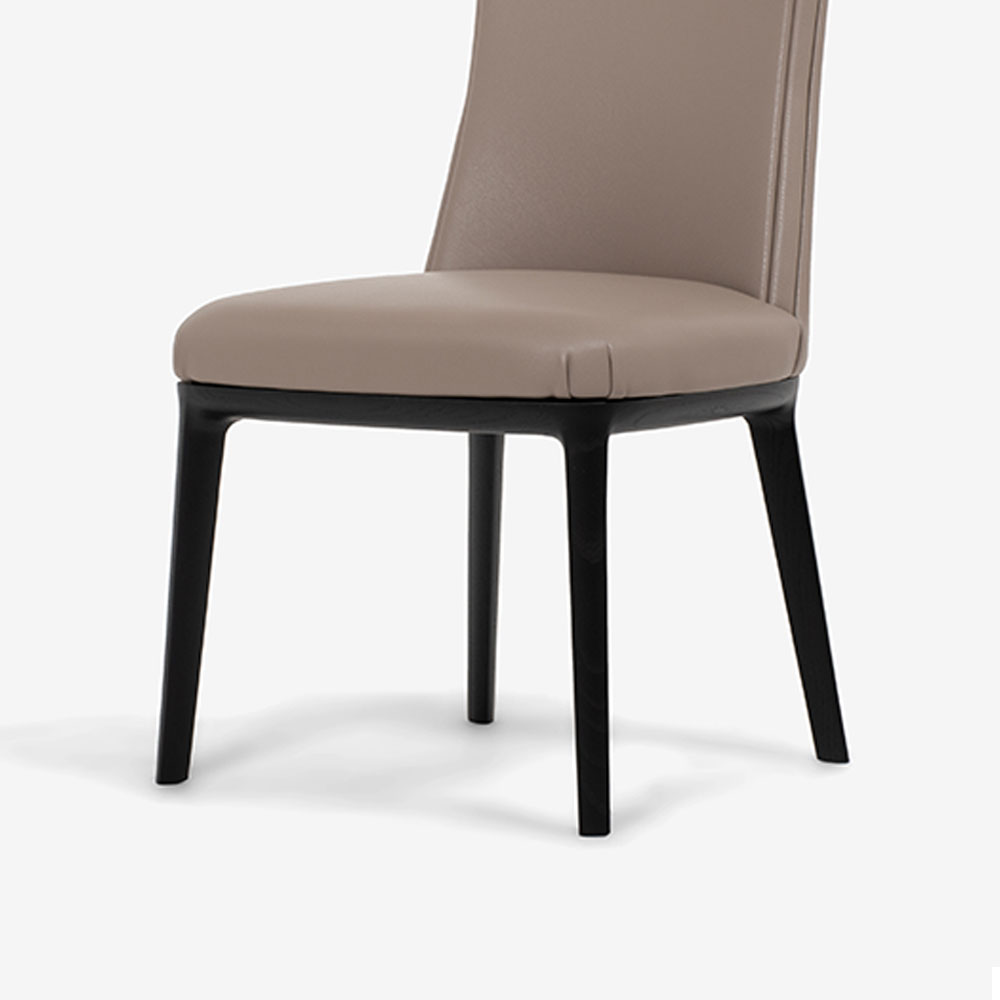 PoltronaFrau（ポルトローナ・フラウ）ダイニングチェア「ディーバ」革ベージュ色 木部ダークブラウン色