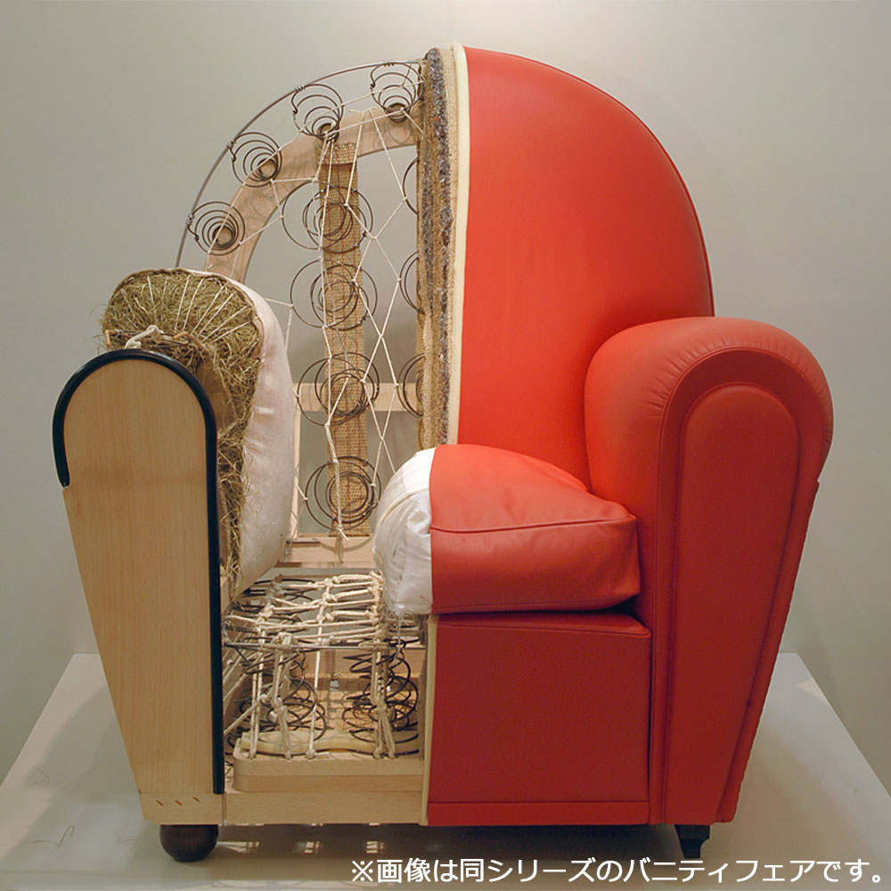※画像は同シリーズのバニティフェアです。「バニティフェア」革レッド色の左半分の内部構造が分かる画像