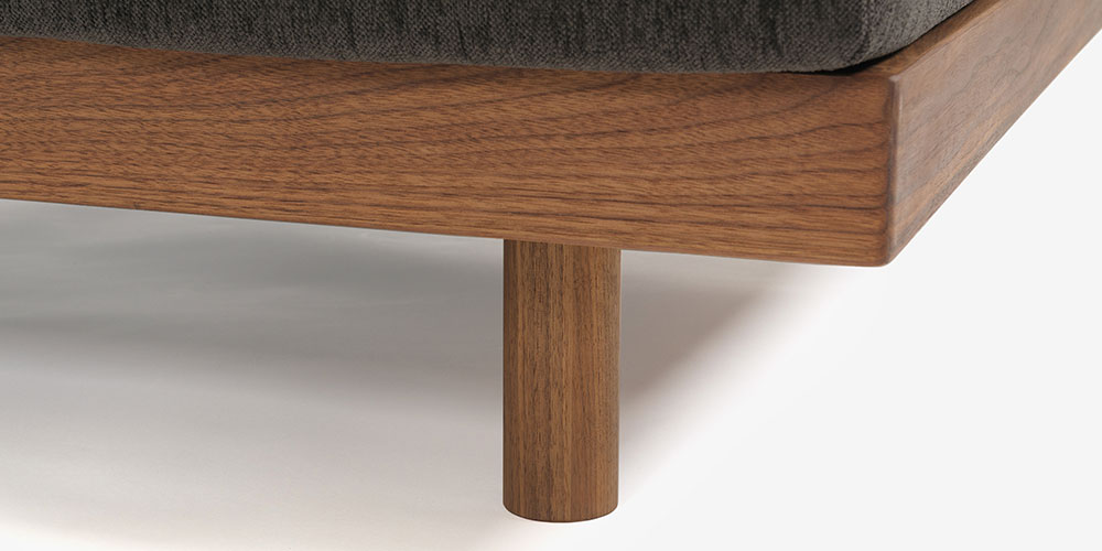 「DANISH GRANDE SOFA デニッシュグランデソファ」の高さ14cmの脚部