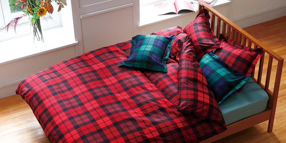 掛け布団カバー「URBANE CASA アレナ」レッドのコーディネートイメージ