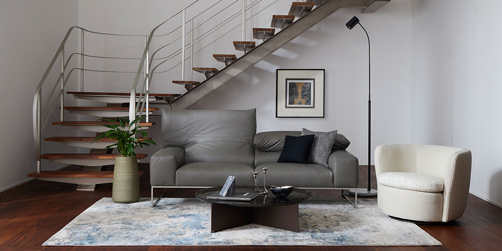 フロアスタンド「LUM-LUXSI/F」を使用したルームシーンイメージ