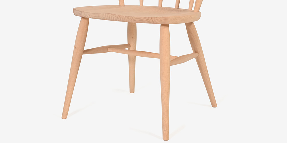 ダイニングチェア 「トリート」SC6F オーク材 NM色の座面・足元アップ画像