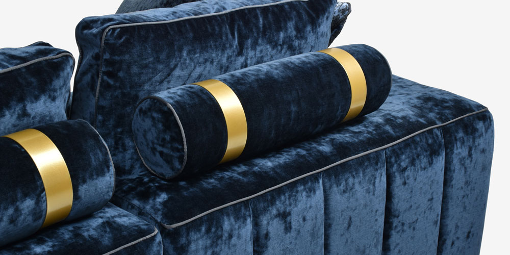 ソファ「Stratus ストラタス」クッションにゴールドのアクセント