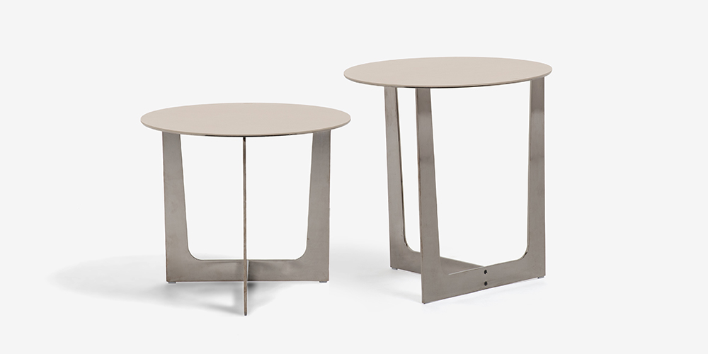 PoltronaFrau（ポルトローナ・フラウ）サイドテーブル「Ilary イラリー H45」丸53cm 革ライトグレーとサイドテーブル「Ilary イラリー H55」丸53cm 革ライトグレーを合わせたイメージ