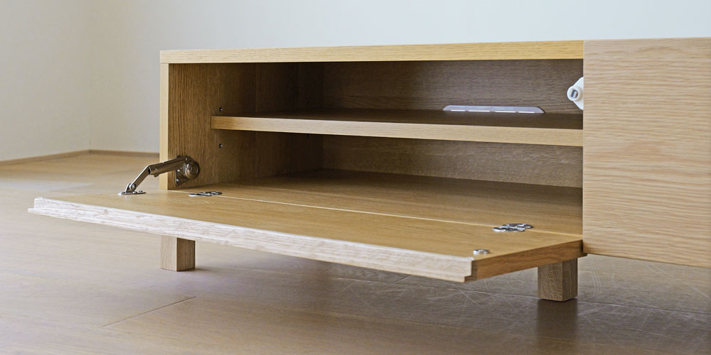 テレビボード「レッチェ」ホワイトオーク材 フラップ扉内部