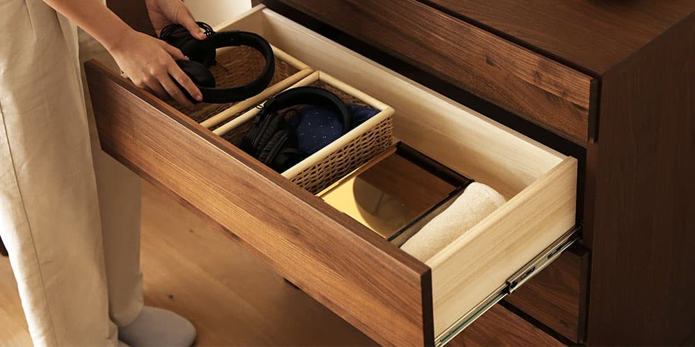 リビングチェスト「レッチェ」幅80cm ウォールナット材の引出し