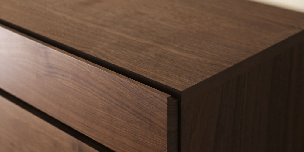 リビングハイチェスト「レッチェ」幅50cm ウォールナット材のアップ
