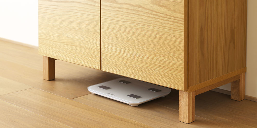 ハイキャビネット「レッチェ」幅80cm ホワイトオーク材の脚部