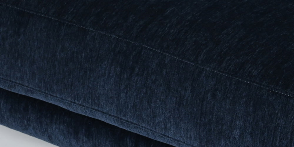 光沢感のある張地のソファ「メダ」