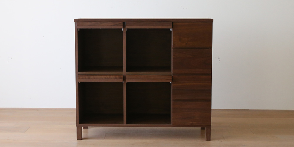 マガジンレコードラック「レッチェ」のフラップ扉を開けたところ