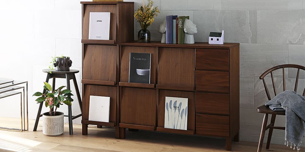 マガジンレコードラック「レッチェ」ウォールナット材のコーディネートイメージ