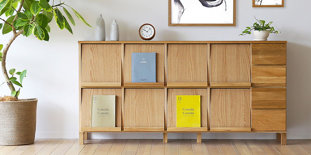 マガジンレコードラック「レッチェ」ホワイトオーク材のコーディネートイメージ