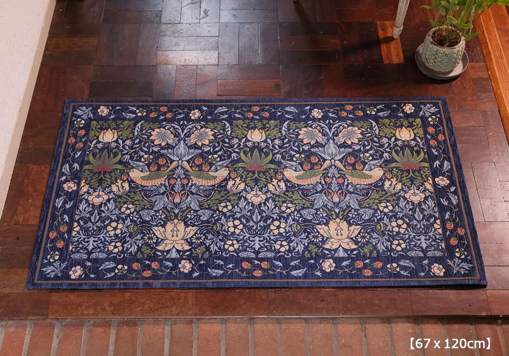 マット「いちご泥棒」ブルーの67ｘ120cmの玄関マットイメージ