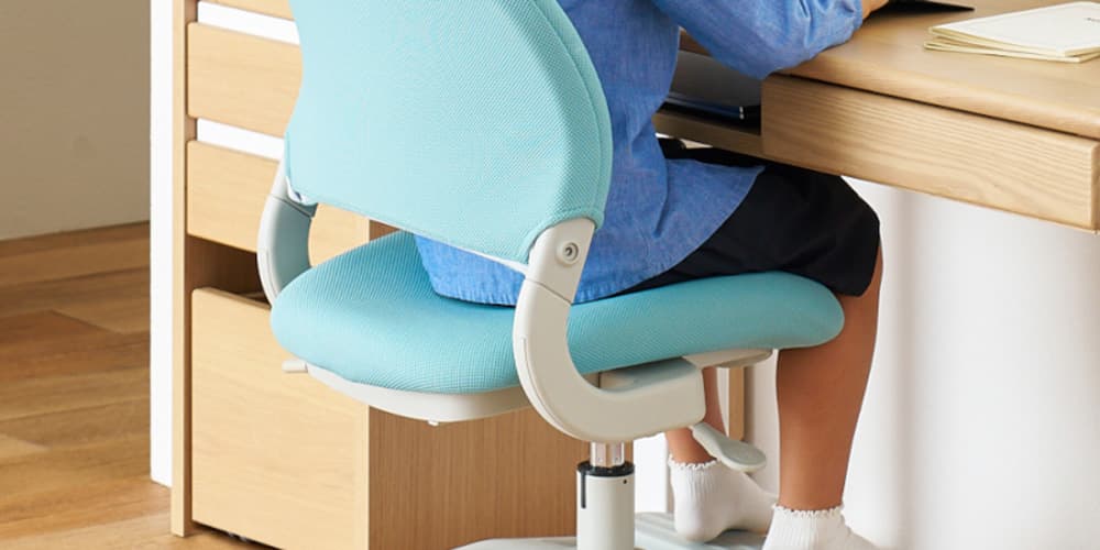 長時間座っても疲れにくいモールドウレタンを使用した背・座クッション