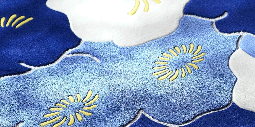 山形緞通 新古典ライン「石楠花」織りのアップ