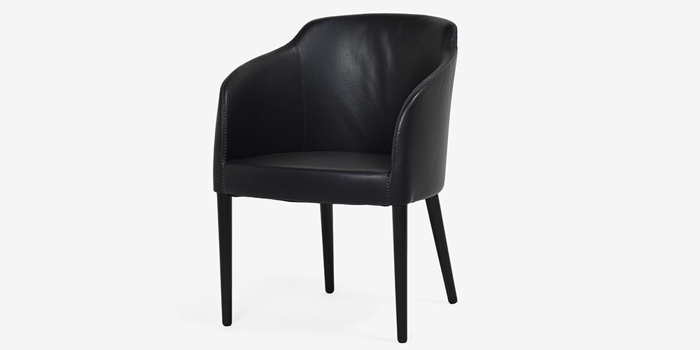 ダイニングチェア「エモジオーネ2」革#Cブラック色 斜め