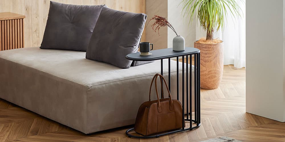 サイドテーブル「MST-252」足もとスペースの有効活用