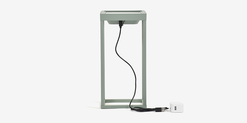 LEDポータブルスタンド「Home Solar」SGのUSB充電